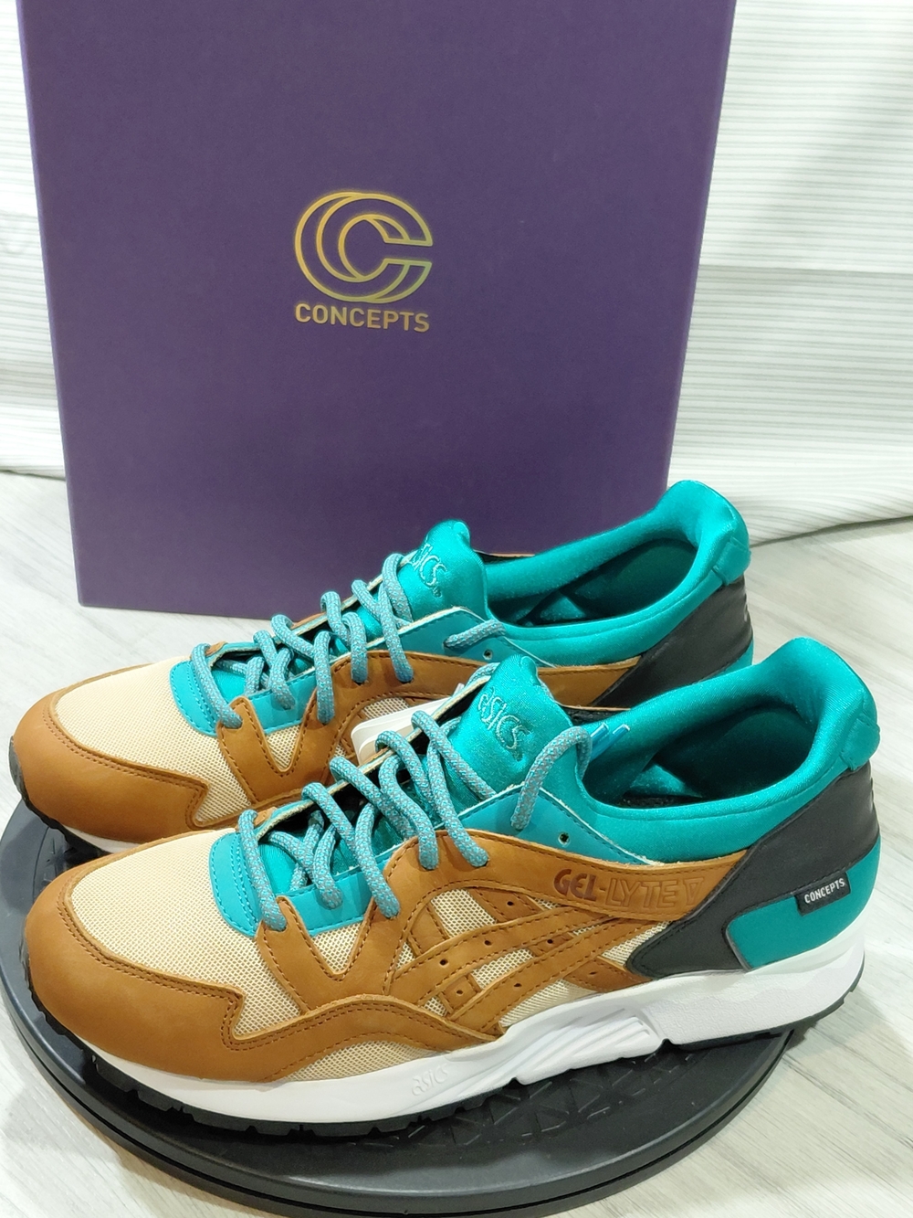 NWT ASICS Mens GEL-Lyte V x Concepts Teal & Tan Sneakers SIZE 9.5